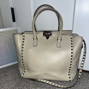 Valentino Garavani Ivory Leather Rockstud Trapeze Tote
